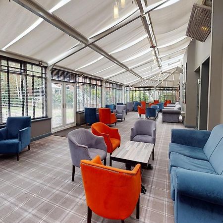 Village Hotel Chester St David'S 에위로 외부 사진