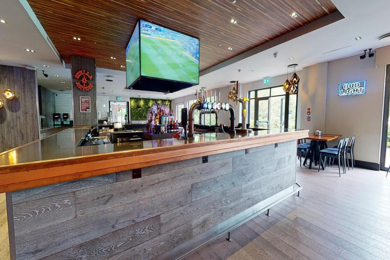 Village Hotel Chester St David'S 에위로 외부 사진