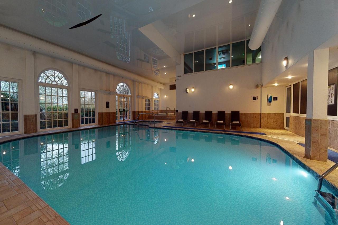 Village Hotel Chester St David'S 에위로 외부 사진