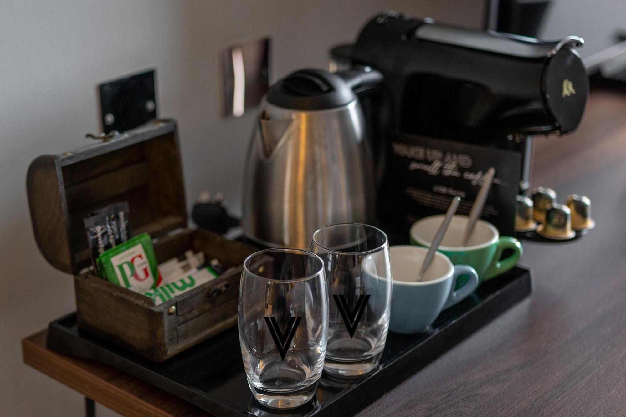 Village Hotel Chester St David'S 에위로 외부 사진