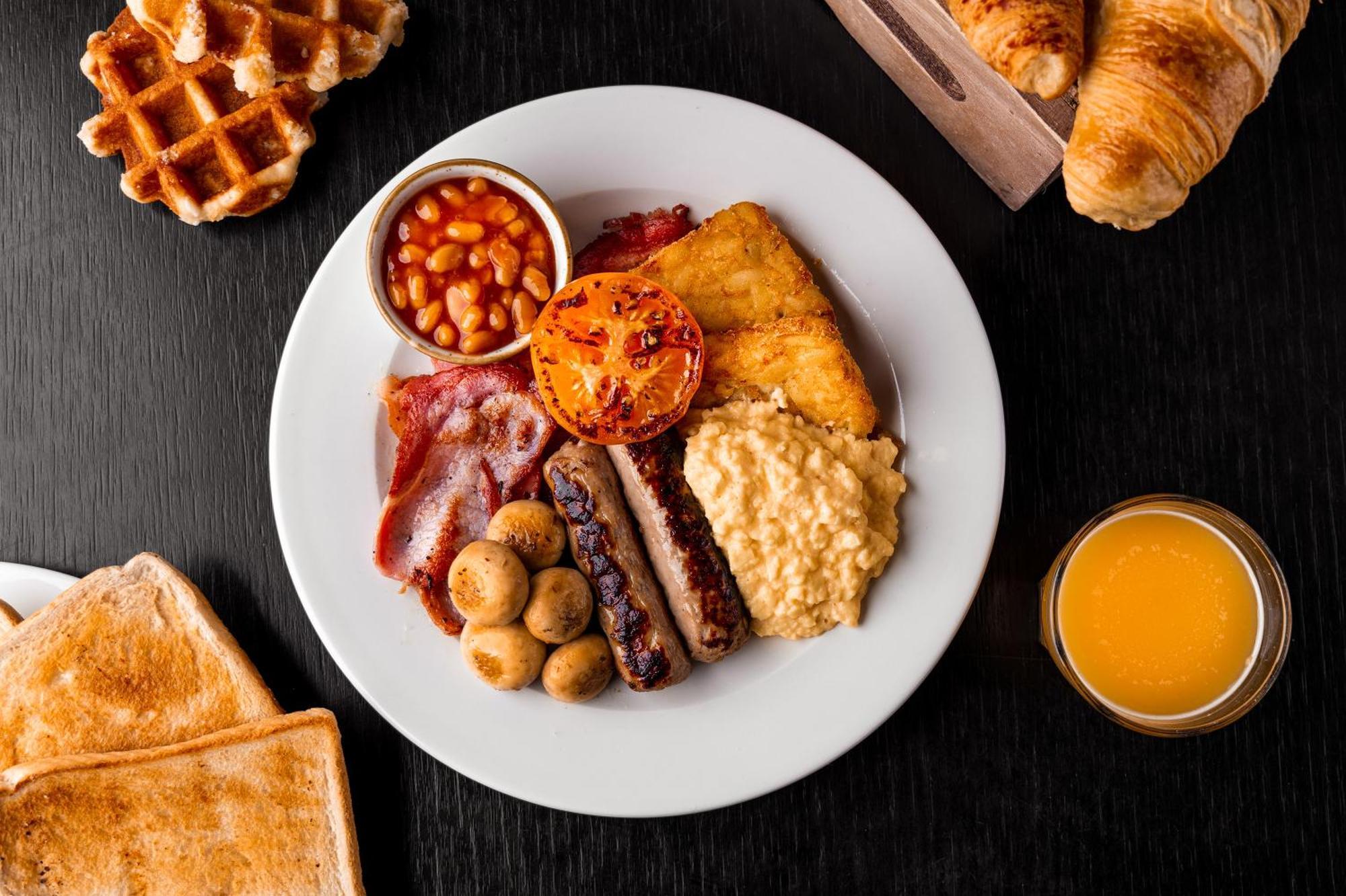 Village Hotel Chester St David'S 에위로 외부 사진