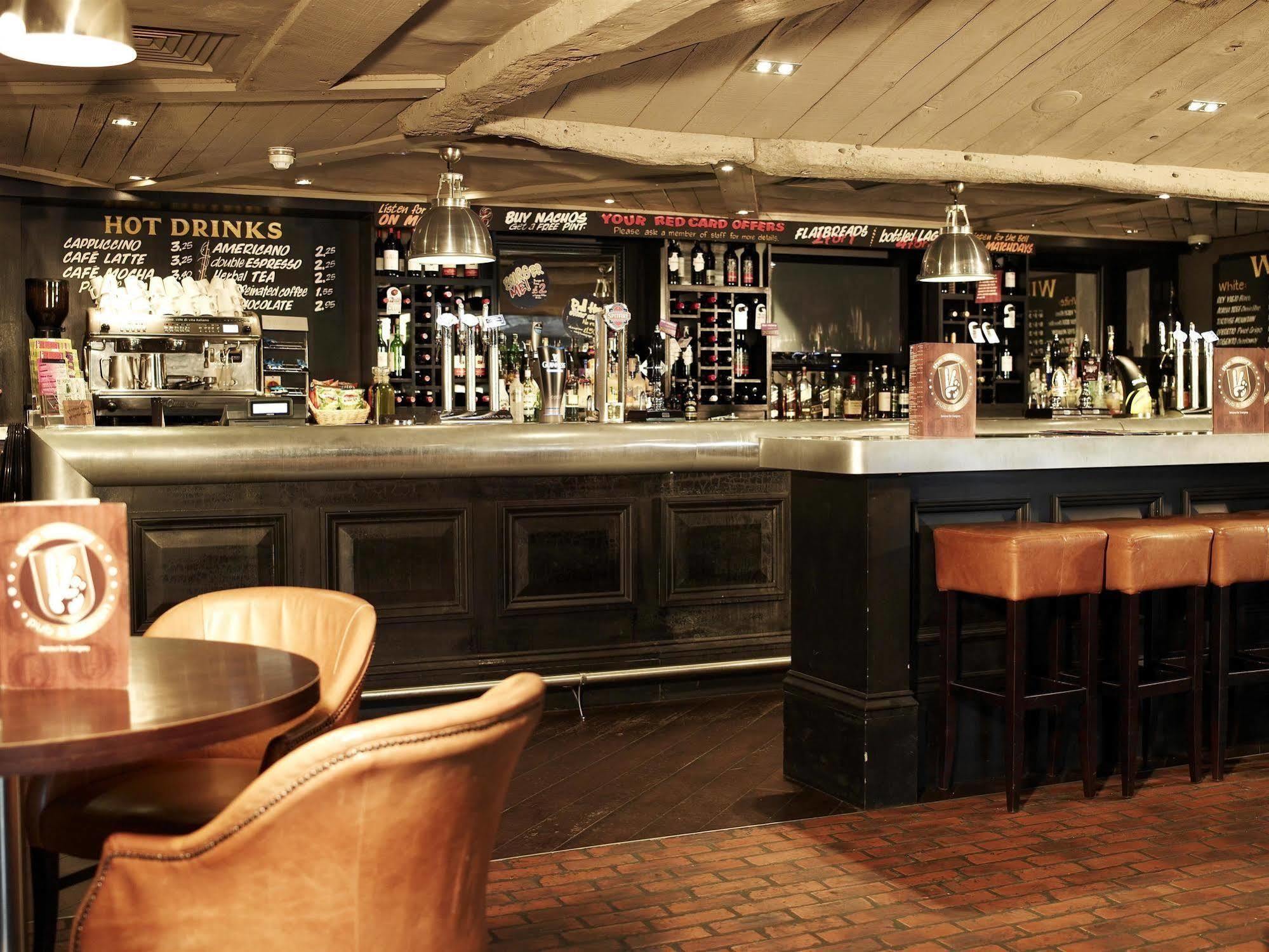 Village Hotel Chester St David'S 에위로 외부 사진