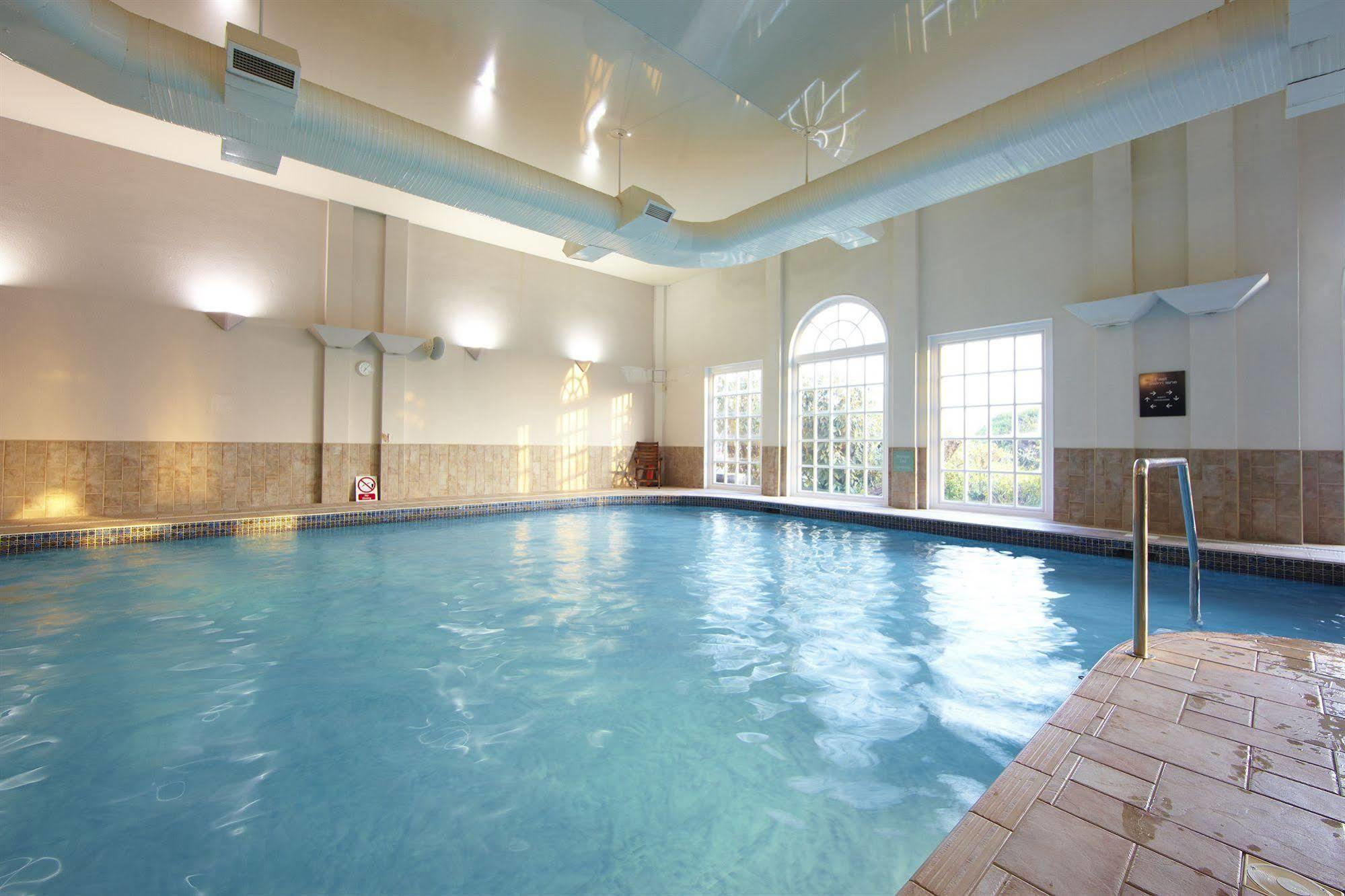 Village Hotel Chester St David'S 에위로 외부 사진